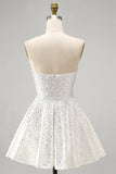 Witte strapless A-lijn kralenversierde mini parel homecoming jurk met ruches