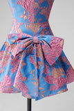 Jacquard blauwe strapless geruffelde A-lijn strassteen korte homecomingjurk met strik