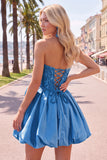 A-lijn donkerblauwe strapless kralenkorset Homecoming jurk met 3D-bloem