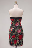 Strapless rode rozengeborduurde zwarte bodycon homecomingjurk