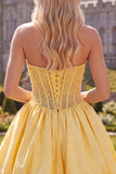 Gele A-lijn strapless doorschijnende korset met veter achterin homecoming jurk met parels