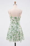 Groene A-lijn chiffon bloemenruche, spaghettibandjes korte homecomingjurk