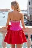 Fuchsia en rode strapless kralenvormige A-lijn korte homecomingjurk met strik