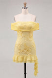 Off-the-shoulder gele, gebloemde strakke homecomingjurk met ruches