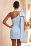 Bodycon Eenschouder lichtblauwe parelmoer strik Homecoming jurk met zijmantel