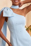 Bodycon Eenschouder lichtblauwe parelmoer strik Homecoming jurk met zijmantel