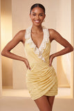 Halter neck rode bodycon gerimpelde glitter homecoming jurk met ruches en kant op de rug
