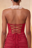 Halter neck rode bodycon gerimpelde glitter homecoming jurk met ruches en kant op de rug