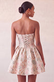 Stoffige blauwe strapless A-lijn Jacquard bloemenkant Achterhuiscomingjurk met strik