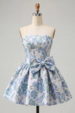 Stoffige blauwe strapless A-lijn Jacquard bloemenkant Achterhuiscomingjurk met strik