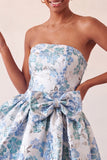 Stoffige blauwe strapless A-lijn Jacquard bloemenkant Achterhuiscomingjurk met strik