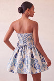 Stoffige blauwe strapless A-lijn Jacquard bloemenkant Achterhuiscomingjurk met strik