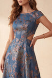 Marineblauwe bloemen A-lijn Jacquard Cut Out Bateau hals lange formele jurk met capmouwen