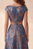 Marineblauwe bloemen A-lijn Jacquard Cut Out Bateau hals lange formele jurk met capmouwen