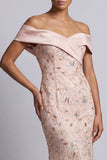 Blush Off the Shoulder Zeemeermin Kralenbekleedde Midi Moeder van de Bruid Jurk
