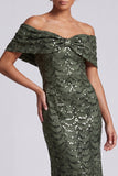 Glinsterende zeemeermin marineblauw off-the-shoulder midi moeder van de bruid jurk met pailletten