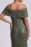 Glinsterende zeemeermin marineblauw off-the-shoulder midi moeder van de bruid jurk met pailletten