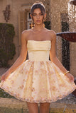 Lichtgele A-lijn strapless bloemen geborduurde homecomingjurk
