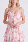A-lijn roze bloemen chiffon gelaagde spaghettibandjes lange bruidsmeisjesjurk met ruches
