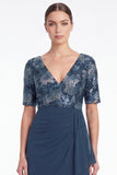 Marineblauwe zeemeermin bloemen V-hals met gerimpelde chiffon lange moeder van de bruid jurk met ruches
