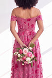 Off-the-shoulder fuchsia bloemenfluweel A-lijn lange bruidsmeisjesjurk