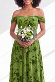 Off-the-shoulder fuchsia bloemenfluweel A-lijn lange bruidsmeisjesjurk