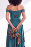 Off-the-shoulder fuchsia bloemenfluweel A-lijn lange bruidsmeisjesjurk