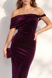 Bordeauxrode bodycon off the shoulder midi fluweel cocktailjurk