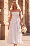 Witte A-lijn strapless geplooide thee-lange trouwjurk