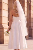 Witte A-lijn strapless geplooide thee-lange trouwjurk