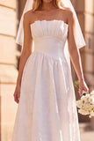 Witte A-lijn strapless geplooide thee-lange trouwjurk