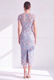 Blauwe bloemen bodycon ronde hals met midi jurk van de moeder van de bruid met split