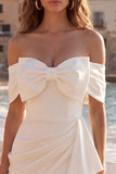 Off-the-shoulder ivoor bodycon gerimpelde rucherige bruidsdouchejurk met strik