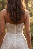 Strapless A-lijn bloemenjurk in Little White