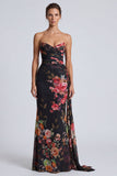 Zwarte strapless zeemeermin, gerimpelde, bloemenlange formele jurk met sjerp