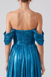 Off-the-shoulder gouden metallic gerimpelde lange formele jurk met split