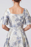 A-lijn Stoffy Blue Jacquard vierkante hals bloemenjurk met korte mouwen