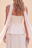 Lichtpaarse strapless A-lijn chiffon maxijurk met ruches en kralen