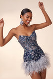 Strapless marineblauw bodycon pailletten korte homecomingjurk met veren