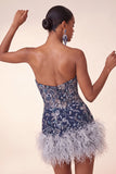 Strapless marineblauw bodycon pailletten korte homecomingjurk met veren