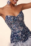 Strapless marineblauw bodycon pailletten korte homecomingjurk met veren