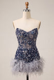 Strapless marineblauw bodycon pailletten korte homecomingjurk met veren