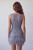 Stoffige lavendelkleurige ronde hals bodycon korte bloemen homecoming jurk met veer