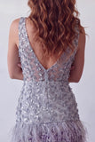Stoffy lavendel bloemen V-hals bodycon korte homecomingjurk met veer