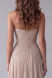 Champagne strapless A-lijn gerimpelde lange formele jurk