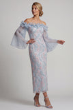 Off-the-shoulder stoffige blauwe bodycon met bloemenkralen lange moeder van de bruid jurk met ruches