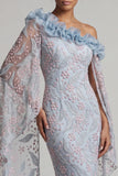 Stoffige blauwe bloemenjurk met één schouder bodycon met kralen en gerimpelde lange moeder van de bruid jurk