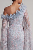 Stoffige blauwe bloemenjurk met één schouder bodycon met kralen en gerimpelde lange moeder van de bruid jurk
