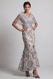 Zilveren zeemeermin bloemen V-hals pailletten lange jurk van de moeder van de bruid met cape