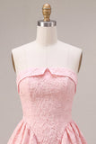 Strapless roze Jacquard A-lijn rucheerjurk korte homecomingjurk